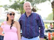 Làng sao - 'Bà bầu' Thu Minh điệu đà bên cạnh chồng Tây