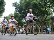 Tin tức - Người dân Thủ đô đạp xe hưởng ứng Giờ Trái Đất