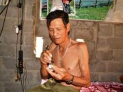 Tin tức - Nghệ An: Lạ lùng người đàn ông ăn cao xoa bóp
