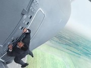 Xem & Đọc - Tom Cruise đu mình trên cửa máy bay trong “Nhiệm vụ bất khả thi”
