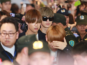 Fan Việt vỡ òa khi EXO, Apink, Sistar xuất hiện