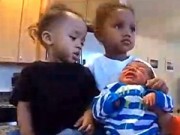 Bà bầu - Chuyện lạ: 3 năm, mẹ sinh 3 con cùng ngày, cùng tháng