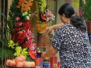 Tin tức - Giữa thủ đô, dân bày lễ cúng ngoài đường xin lộc