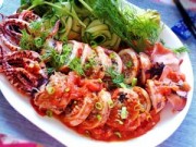 Bếp Eva - Hấp dẫn với mực nhồi thịt sốt cà chua