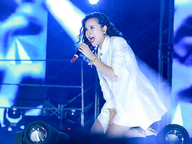 Lưu Hương Giang toả sáng tại nhạc hội “Countdown 2016”