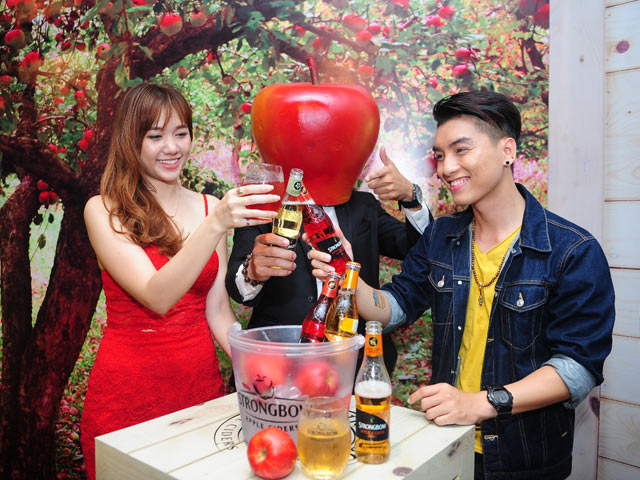 Hari Won, Ngọc Trai vui vì gặp lại bạn thân