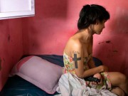 Eva Yêu - Bộ ảnh xót xa về cuộc đời bi kịch của phụ nữ chuyển giới