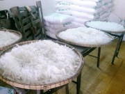 Tin tức - Phát hiện cơ sở nghi dùng chất tẩy trắng làm mứt Tết