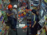 Clip Eva - Hai tên cướp dùng dao gặp ngay chủ nhà có "dao khủng"