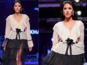 Thời trang - Lan Khuê mặc váy xuyên thấu mê hoặc khán giả Hà Nội