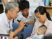 Bé bị dao đâm xuyên não phải phẫu thuật lần ba