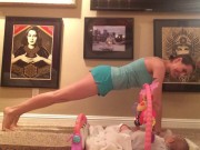 Bà bầu - Eo thon, dáng đẹp với 10 bài tập đơn giản cùng bé