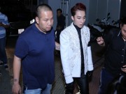 Làng sao - Vợ chồng Phạm Quỳnh Anh tháp tùng Sơn Tùng đi chấm thi