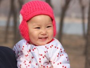 Làm mẹ - Con sốt cao vì mẹ cho mặc nhiều quần áo ủ ấm