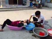 Eva tám - Cái nhìn khác về bức ảnh ‘Chồng gội đầu cho vợ mang bầu’