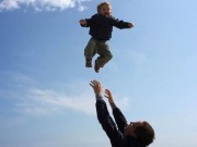 Làm mẹ - ‘Sửng sốt’ cách dạy con tự lập, mạnh mẽ của mẹ Đức