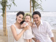 Làng sao - Vợ chồng Trang Nhung khoe ảnh cưới chụp cùng con gái