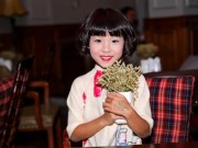 Làng sao - Con gái Thái Thùy Linh điệu đà trong tà áo dài