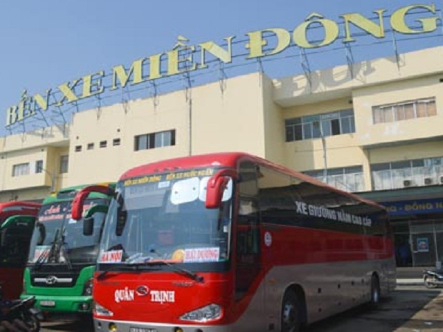 Xăng giảm nhưng vé xe Tết tăng, người dân méo mặt