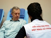 Tin tức - Ngài đại sứ Mỹ tham gia hiến máu tại Hà Nội
