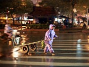 Tin tức - Những mảnh đời mưu sinh giữa đêm đông mưa rét 7 độ C