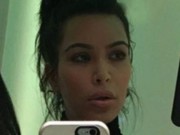 Làng sao - Gương mặt "lạ" của Kim Kardashian khiến fan giật mình