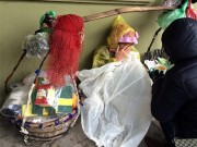 Tin tức - Quây bạt, đốt lửa sưởi ấm trong mưa rét 7 độ C