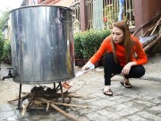Làng sao - Mỹ Tâm giản dị nấu bánh tét, làm mứt tại quê nhà