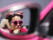 Làng sao - Đông Nhi đầy cá tính với tóc hồng trong dự án "Pink Girl"