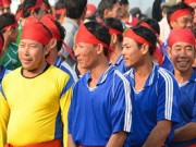 Tin tức - Hơn 5.000 người chen nhau xem lễ hội đua thuyền đầu năm mới
