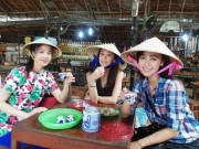 Làng sao - Á hậu Hongkong đến Việt Nam đón Tết