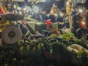 Mua sắm - Giá cả - Vác đồ quê lên phố vì lo thực phẩm giá cao sau Tết