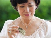 Eva tám - Ra Tết, bà nội không trả lại tiền lì xì cho cháu