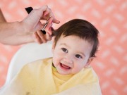 Làm mẹ - Thực hư việc cắt tóc máu để tóc trẻ sơ sinh nhanh dày, mượt