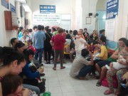 Tin tức - TP.HCM: Nghỉ làm đưa con đi tiêm vắc-xin sau Tết