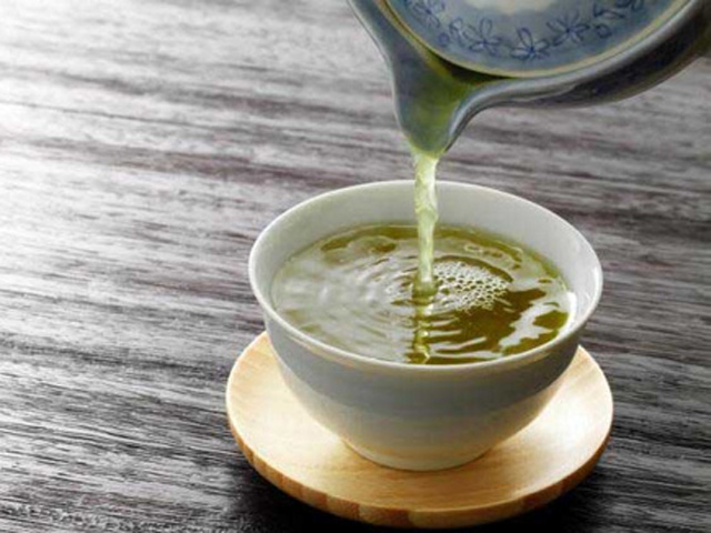 Triển vọng chữa thấp khớp từ trà xanh