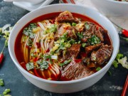 Bếp Eva - Bún bò sốt vang nóng hổi vào bữa sáng