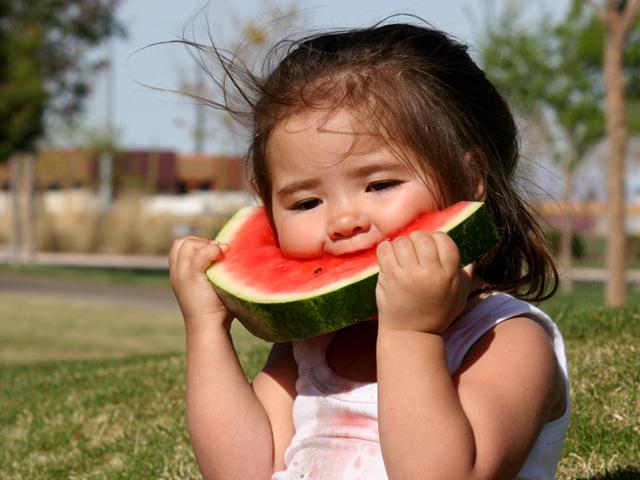 Cách tẩy các vết bẩn cứng đầu trên quần áo (Phần 2)