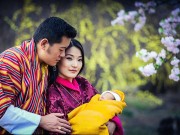 Làm mẹ - Vợ đẹp con xinh của vị vua nước ‘hạnh phúc nhất thế giới’