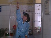 Tin tức - Bác sĩ cấp cứu cho bệnh nhân HIV máu phun như vòi nước