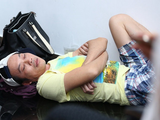 Hoài Linh kiệt sức trên trường quay sau ồn ào về nhà thờ Tổ