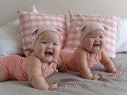 Làm mẹ - Phát sốt với cặp song sinh 'ú na ú nần' 6 tháng tuổi