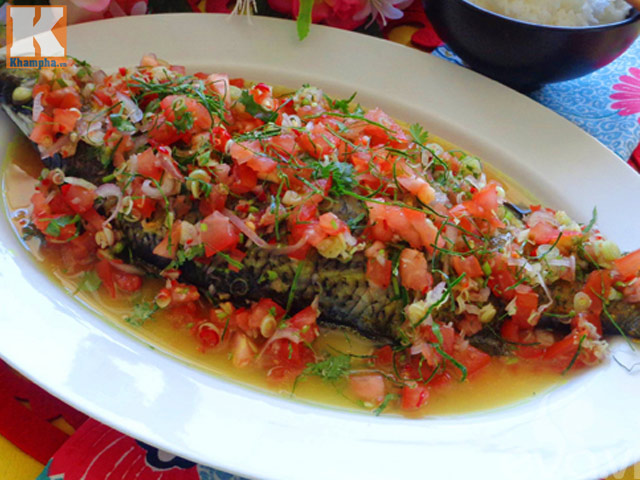 Ngon mê với cá hấp chan cà chua lạ miệng