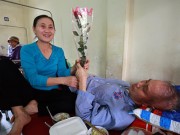Tin tức - Niềm vui nhỏ của nữ bệnh nhân ngày Quốc tế phụ nữ