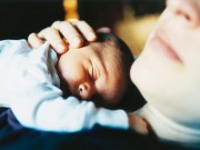 Bà bầu - Nghẹn lòng chuyện vừa sinh con thì chồng qua đời của mẹ U40