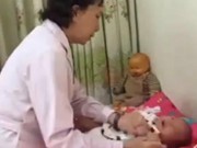 Clip Eva - Bác sĩ tập thể dục cho trẻ mà như bạo hành