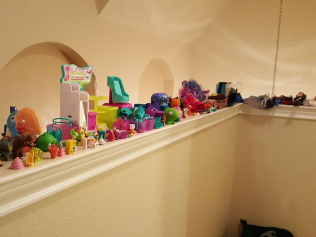 Bí quyết dạy con bỏ bớt đồ chơi, tự dọn phòng của mẹ Tây