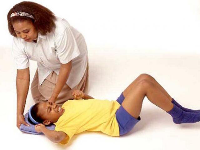 Cách sơ cứu người bị co giật, động kinh