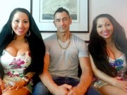 Bà bầu - Chị em song sinh 'dùng chung' bạn trai muốn cùng có bầu