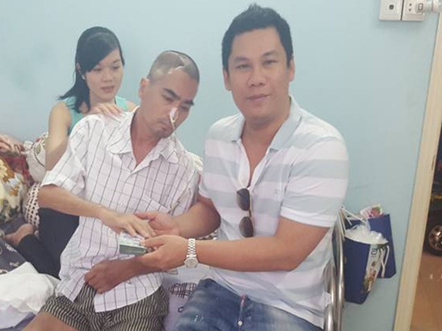 Chồng Lệ Quyên trao tặng 100 triệu đồng đến diễn viên Nguyễn Hoàng